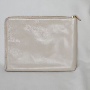 Mark & Graham Commuter Clutch Leather Tech OrganizMark & Graham Cream Laptop Bag